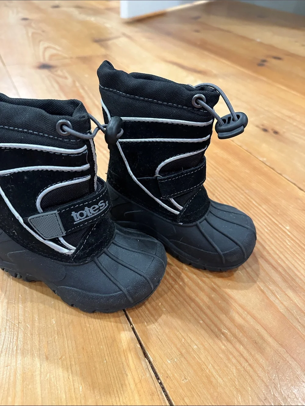 totes Kids Black Snow Boots with Reflective Trim